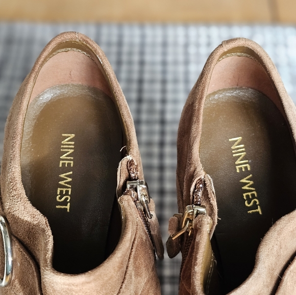 Nine West tan suede heeled ankle booty. Woman's size 7.5. - Picture 6 of 12